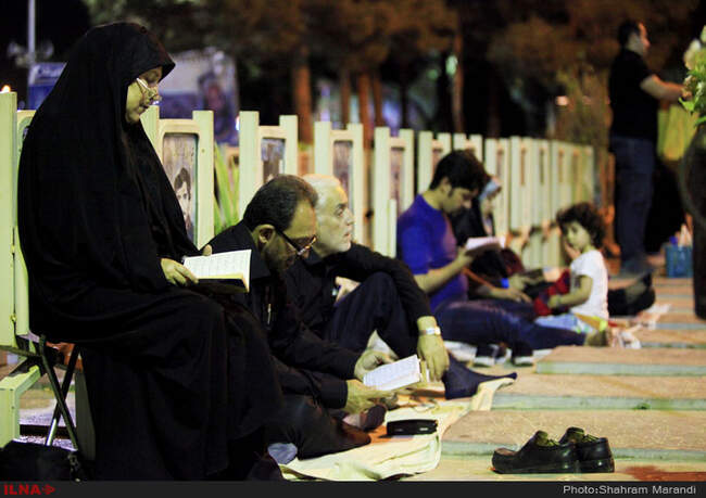 مراسم احیای شب بیست و سوم ماه مبارک رمضان در گلستان شهدای اصفهان 