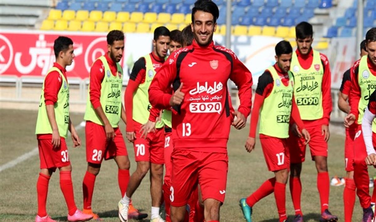 بازیکنان پرسپولیس پشت ماهینی در آمدند
