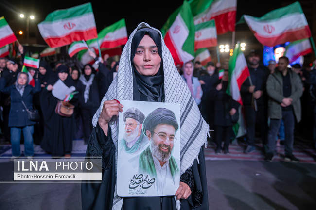آیین وداع با پیکر شهدای ناوشکن «دنا» 