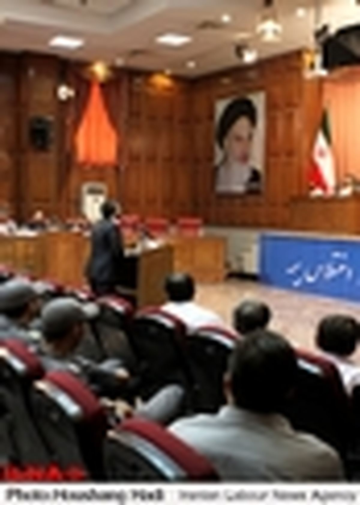 وکیل متهم «م. خ»: با دانه‌درشت‌ها برخورد کنید