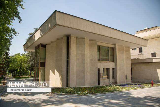 نمای بیرونی کتابخانه اختصاصی کاخ نیاوران
