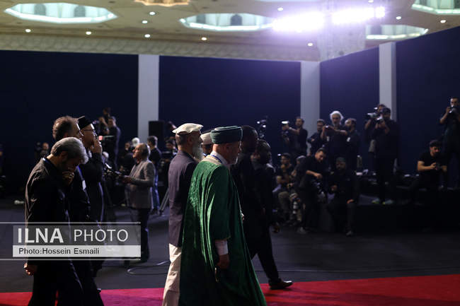 ادای احترام سران قوا و مسئولان نظام به پیکر آقای شهید ایران
