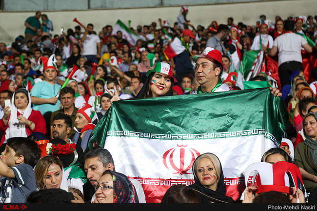تماشای بازی ایران و پرتغال در ورزشگاه آزادی