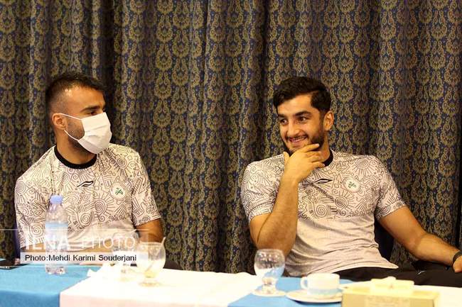 دیدار استاندار اصفهان با مدیریت کارخانه و اعضای تیم فوتبال ذوب آهن  