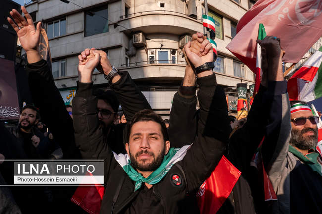  مراسم بیعت با سومین رهبر انقلاب اسلامی در تهران / 2