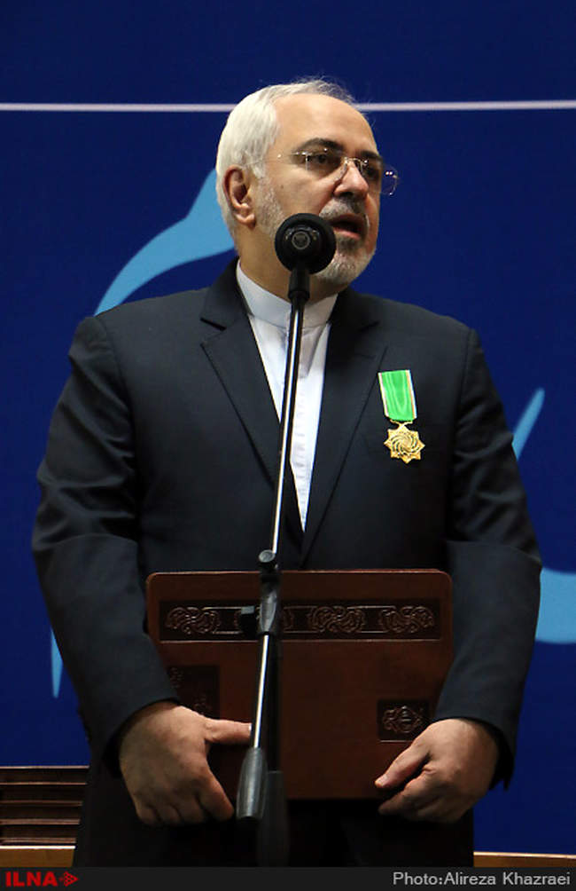 مراسم تجلیل از خانواده شهدای هسته‌ای و افتخار آفرینان برجام/1