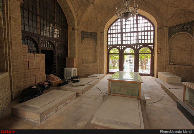 حال و هوای نوروزی آرامگاه حافظ و سعدی دو شاعر بلند آوازه ایرانی