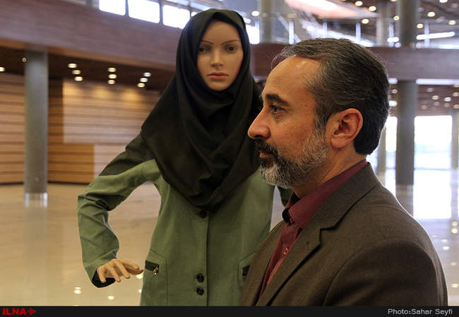 افتتاح نخستین نمایشگاه پوشاک مدارس