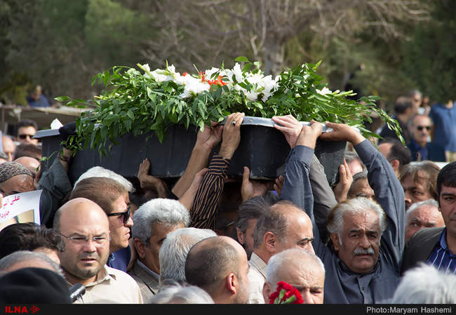 تصاویر مراسم تشییع پیکر علی‌اشرف درویشیان در بهست سکینه