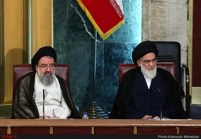 از تاخیر نمایندگان خبرگان در غیاب روحانی تا نشستن نماینده اصفهان بر 