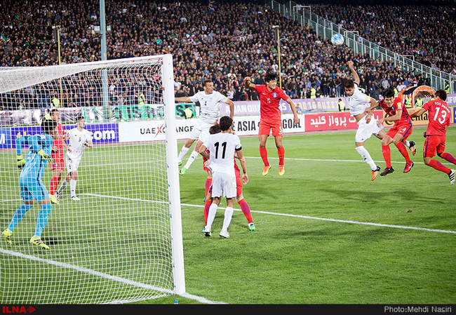 مسابقه فوتبال بین دوتیم ایران و کره جنوبی