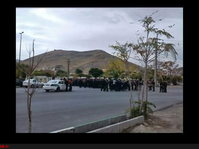 کارگران واگن پارس اراک تجمع کردند 