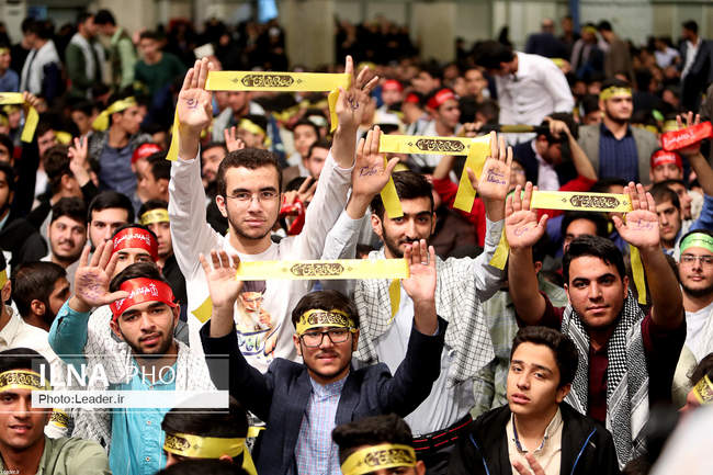 دیدار هزاران نفر از دانشجویان و دانش‌آموزان با رهبر معظم انقلاب اسل�