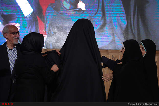 مراسم رونمایی از تندیس و تمبر مریم میرزاخانی