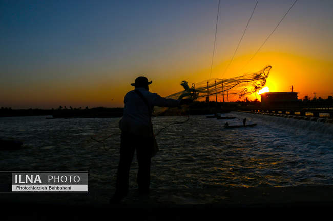 *سایهی غروب در قلب آبادان؛ روایت تصویری از زندگی، نگاه و نفسهای آخ