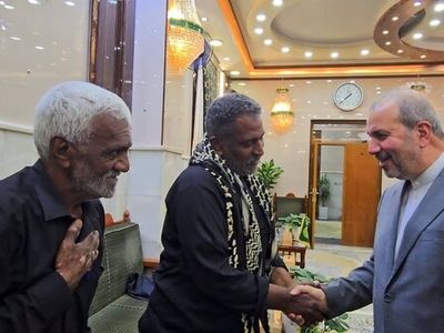استقبال سفیر ایران در عراق از خانواده شهدای میناب