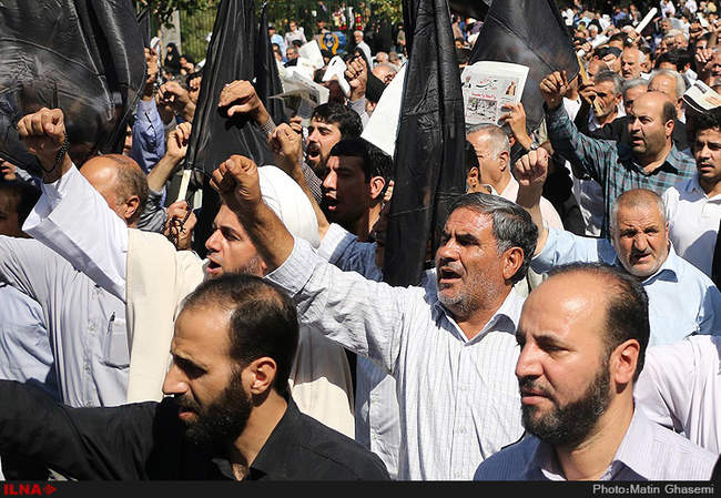 راهپیمایی نمازگزاران تهرانی در اعتراض به حادثه منا