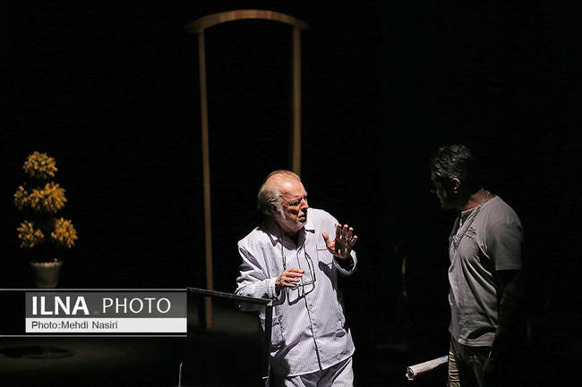 عکس‌هایی از زنده‌یاد چنگیز جلیلوند در نمایش پدر