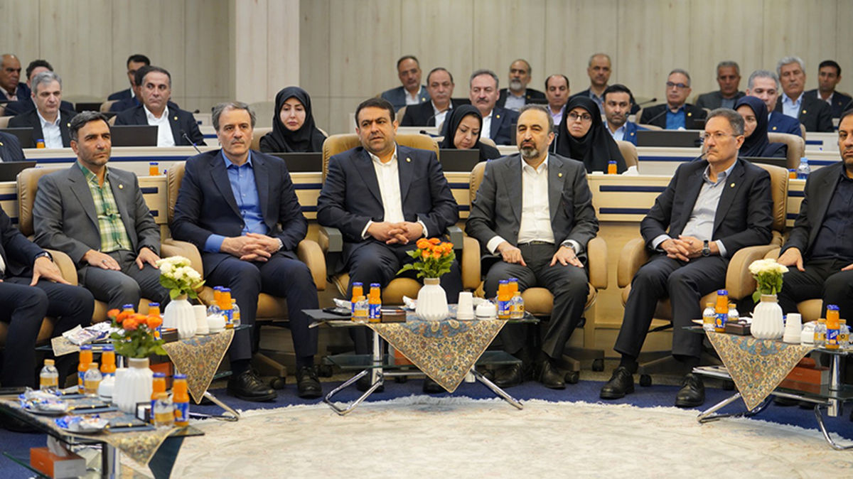 همایش بررسی عملکرد سال ۱۴۰۳ بانک ملی ایران در حال برگزاری استهمایش بررسی عملکرد سال ۱۴۰۳ بانک ملی ایران در حال برگزاری است