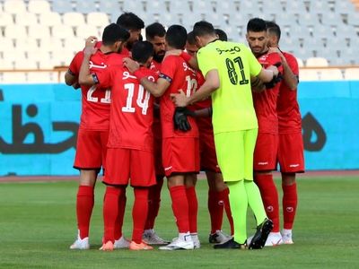 اعتراض کادرفنی پرسپولیس به خشک بودن چمن ورزشگاه فولادشهر (ویدیو)