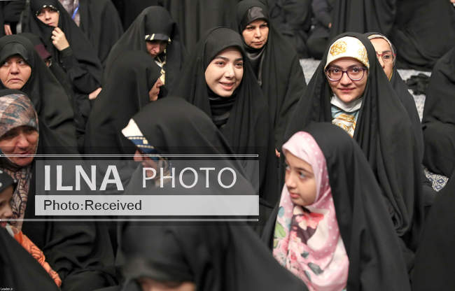 دیدار جمعی از مردم، مسئولان و مهمانان کنفرانس وحدت اسلامی با مقام مع�