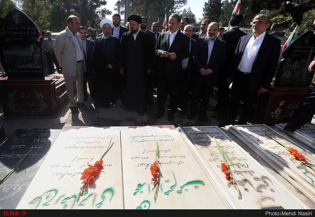 تصاویر مراسم تجدید میثاق رئیس‌جمهور و اعضای دولت با آرمان‌های امام 