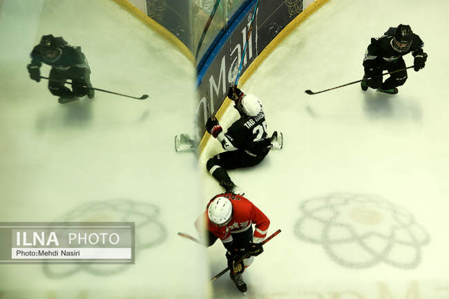 دیدار نهایی لیگ هاکی روی یخ دختران