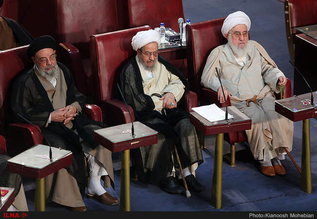 از تاخیر نمایندگان خبرگان در غیاب روحانی تا نشستن نماینده اصفهان بر صندلی آیت‌الله