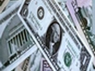 متوسط ماهانه نرخ فروش دلار در بازارهای بین بانکی وآزاد اعلام شد