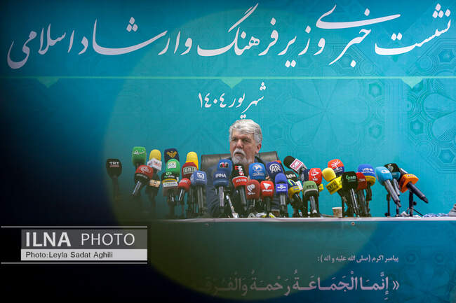 سیدعباس صالحی وزیر فرهنگ و ارشاد اسلامی