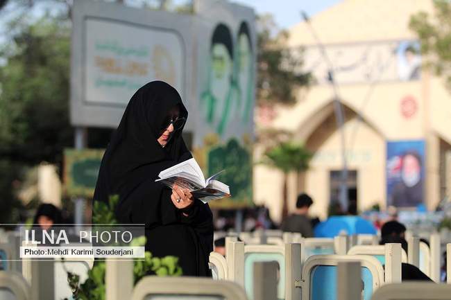 روز عرفه در گلستان شهدای اصفهان