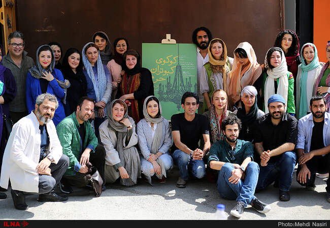 تصاویر رونمایی از پوستر نمایش «کوکوی کبوتران حرم» به کارگردانی افسانه ماهیان 
