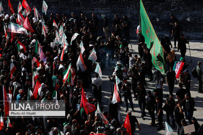 اقامه نماز بر پیکر رهبر شهید انقلاب در مصلای تهران / 7