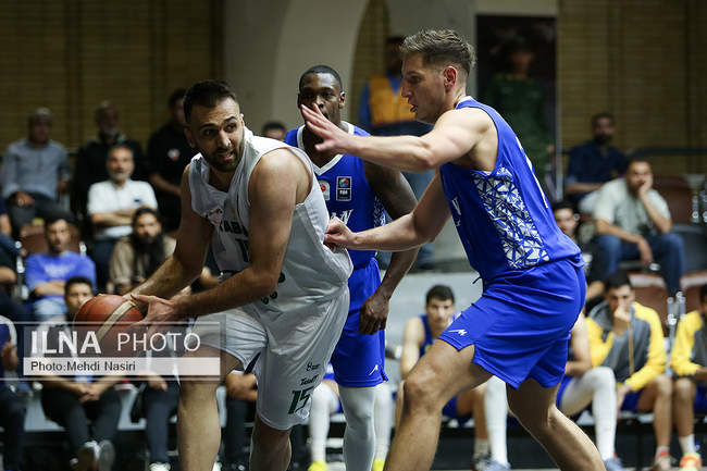 دیدار تیم های بسکتبال طبیعت اسلامشهر و پالایش نفت آبادان