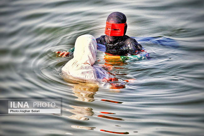 آب تنی در ساحل خلیج فارس