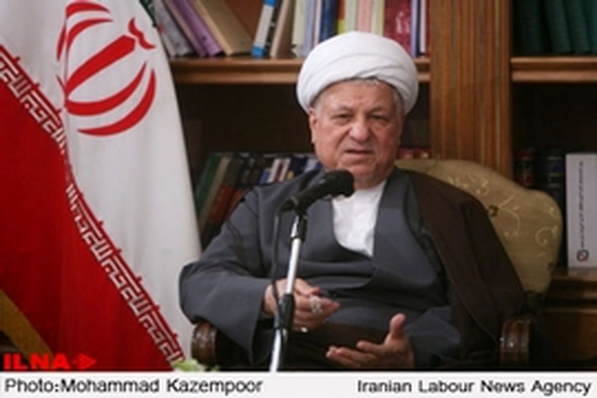 برخی با دانشگاه آزاد برخوردی جناحی و تخریبی دارند
