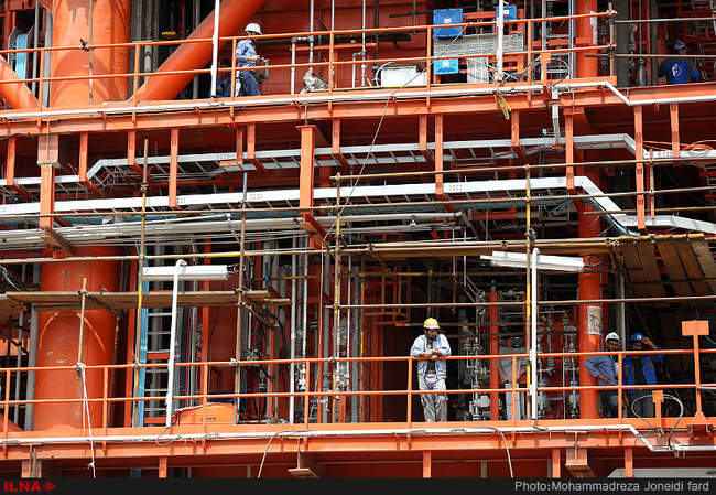 بازدید خبرنگاران از عملیات بارگیری سکوی B 18 پارس جنوبی توسط مجتمع ISOICO
