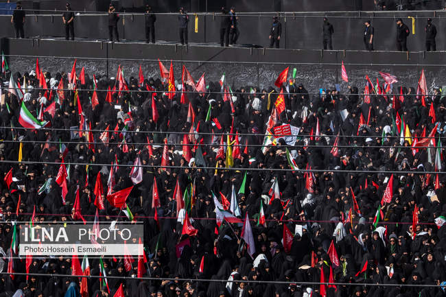 اقامه نماز بر پیکر رهبر شهید انقلاب در مصلای تهران/ 8