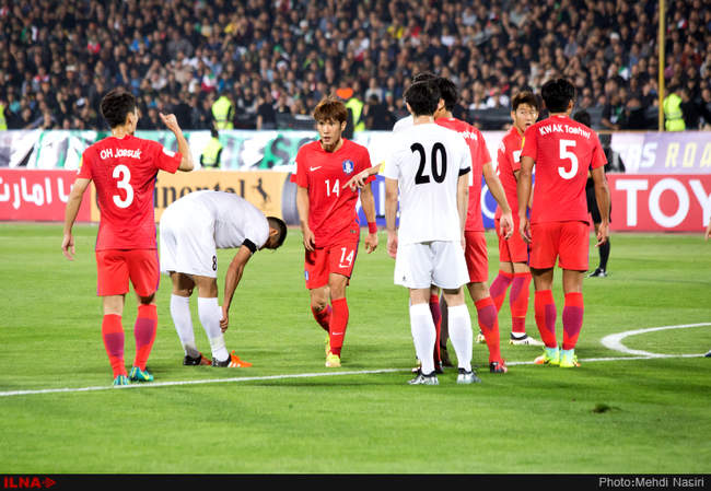 مسابقه فوتبال بین دوتیم ایران و کره جنوبی