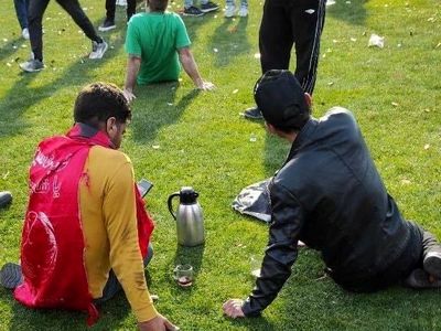فلاسک و لیوان چای وسط زمین: چمن یادگار، محل پیک نیک تراکتوری‌ها شد