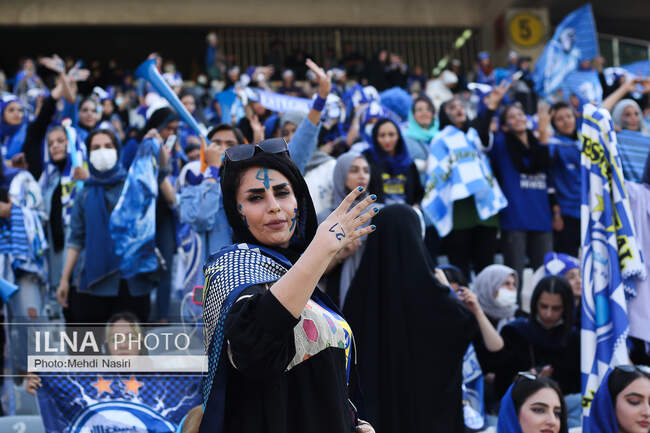  حضور بانوان در ورزشگاه ازادی