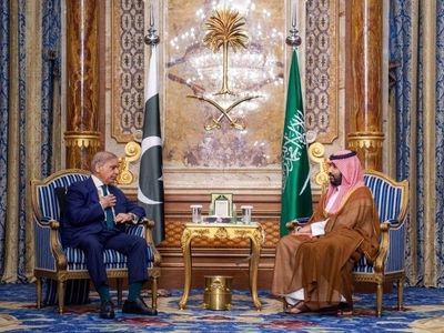 دیدار ولیعهد سعودی و شهباز شریف در جده