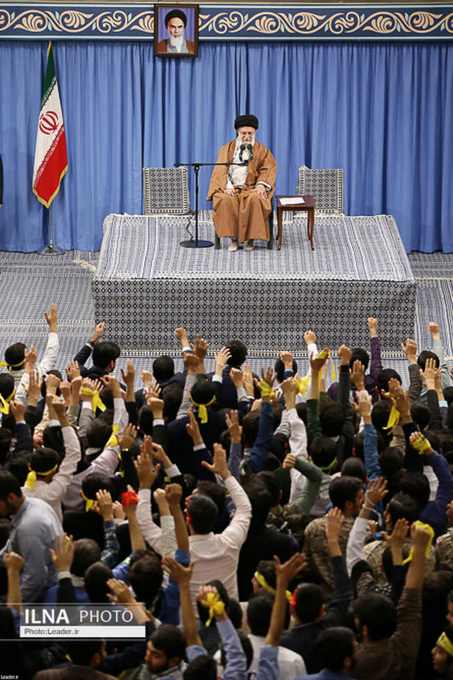 دیدار هزاران نفر از دانشجویان و دانش‌آموزان با رهبر معظم انقلاب اسل�