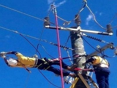 انتقاد کارگران سیمبان منطقه برق پرند به قراردادهای کاری و مشکلات شغلی 