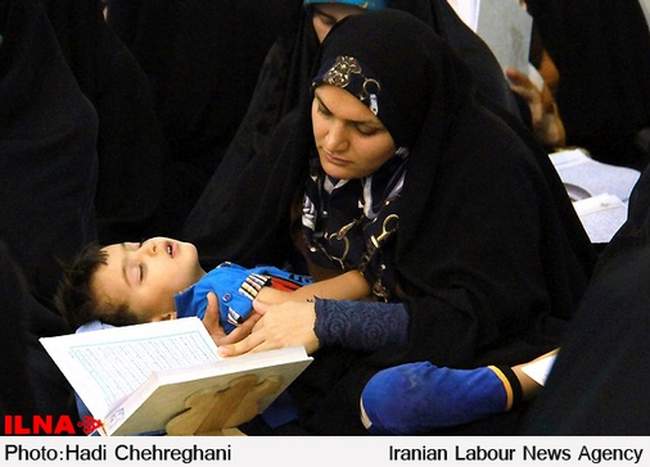 جزء خوانی قرآن کریم با حضورمردم قم در حرم حضرت فاطمه معصومه(س)