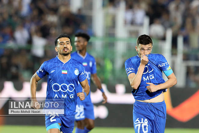 دیدار تیم های فوتبال استقلال تهران و پیکان