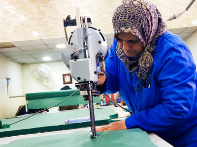 دست خالی کارگران؛ این بار در مبارزه با  ویروس کرونا / هیچ تدبیری برای وضعیت معاش کارگران در شرایط کرونایی اندیشیده نشده /  برخی با داشتن علائم بیماری همچنان مجبورند سرکار بروند