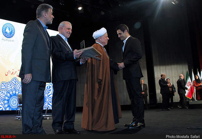 حضور آیت الله هاشمی رفسنجانی در ششمین جشنواره ملی تجلیل از تلاشگران �