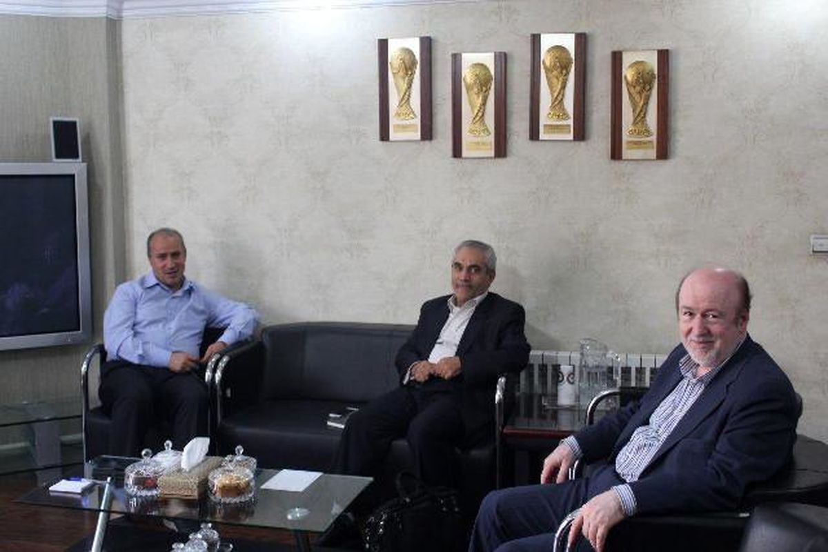 جلسه مدیران عامل باشگاه‌های لیگ برتر با تاج برگزار شد
