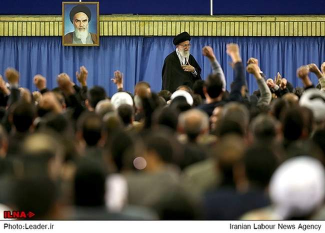 دیدار مسئولان نظام و میهمانان کنفرانس وحدت اسلامى‌ با رهبر معظم انق